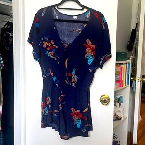 Short sleeve floral light weight romper worn once